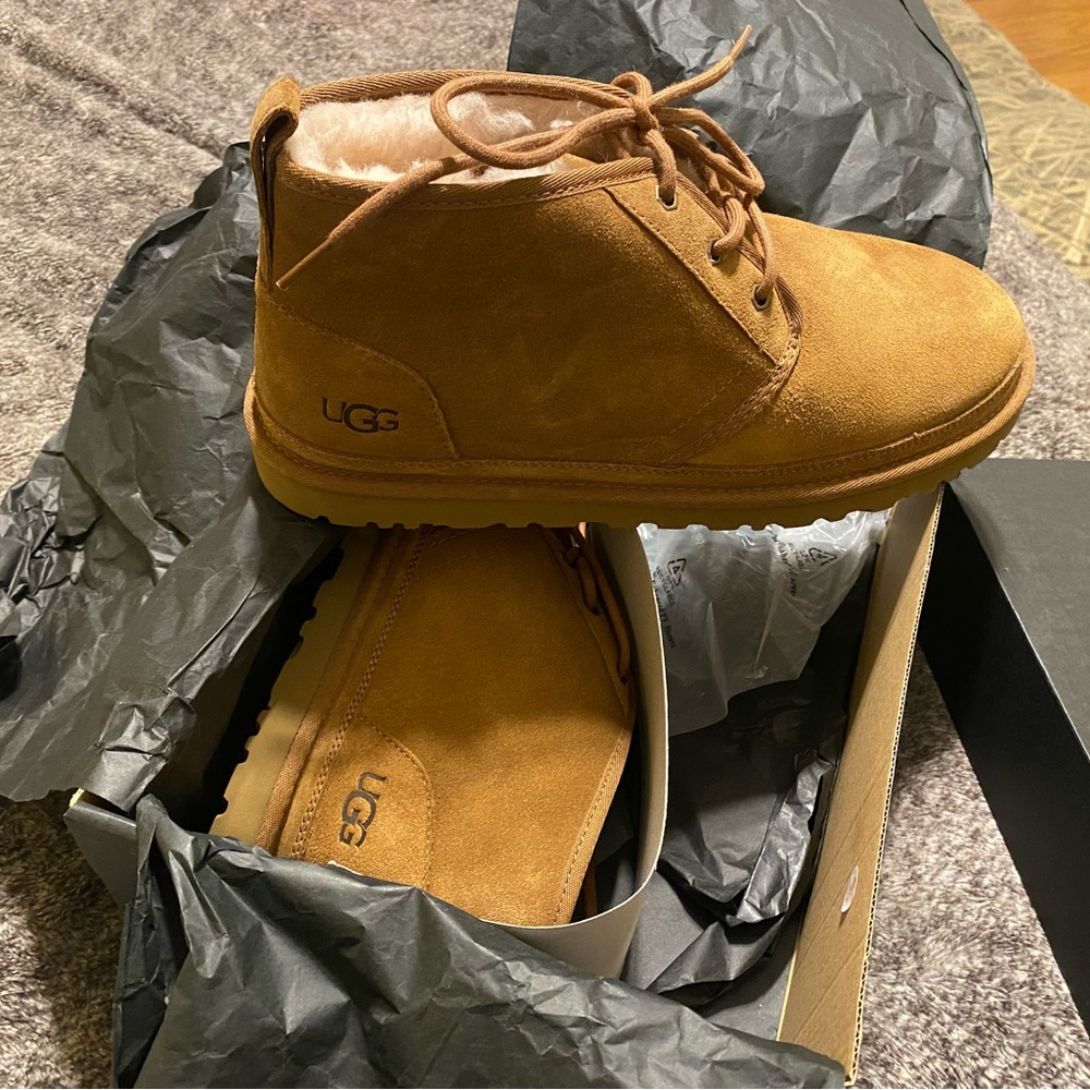 Men’s lace up Neumel Uggs, size 11